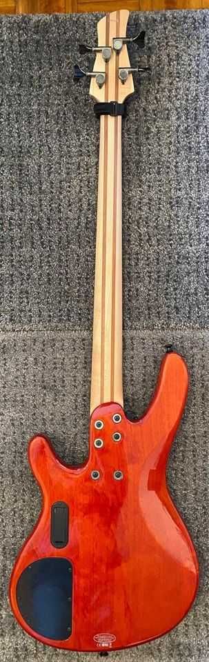 baixo Yamaha 4 cordas