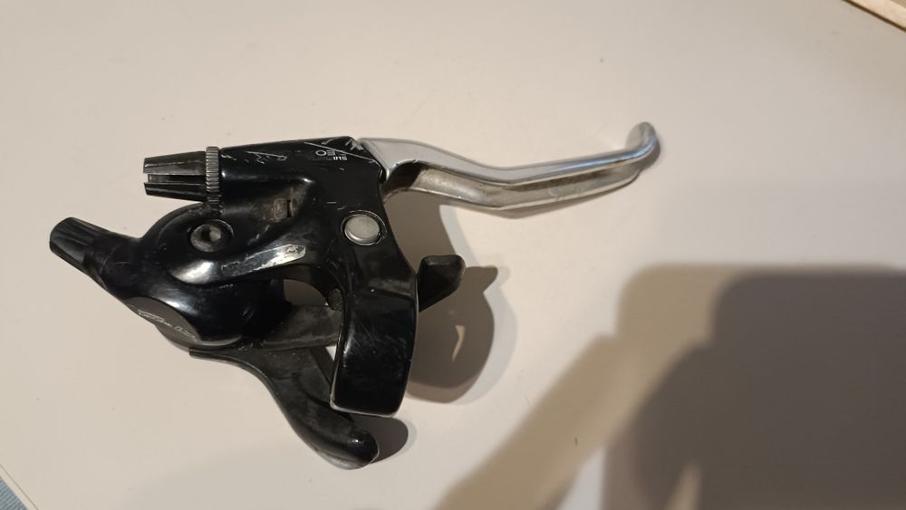 Prawa klamkomanetka Shimano LX m560