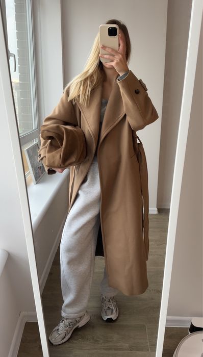 Бежеве пальто з італійської вовни від Mango