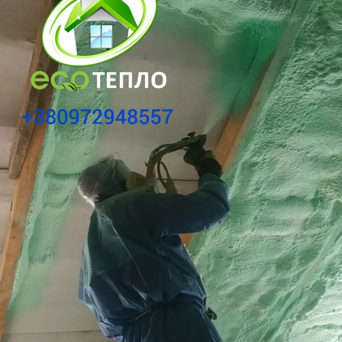 Утеплення піною пінополіуретаном мансарди даху перекритя ППУ