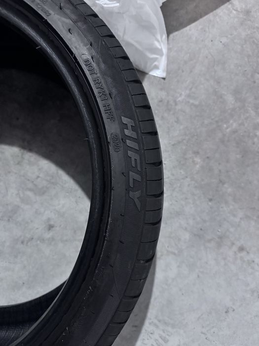 Pneu 225/40 R18 90% piso