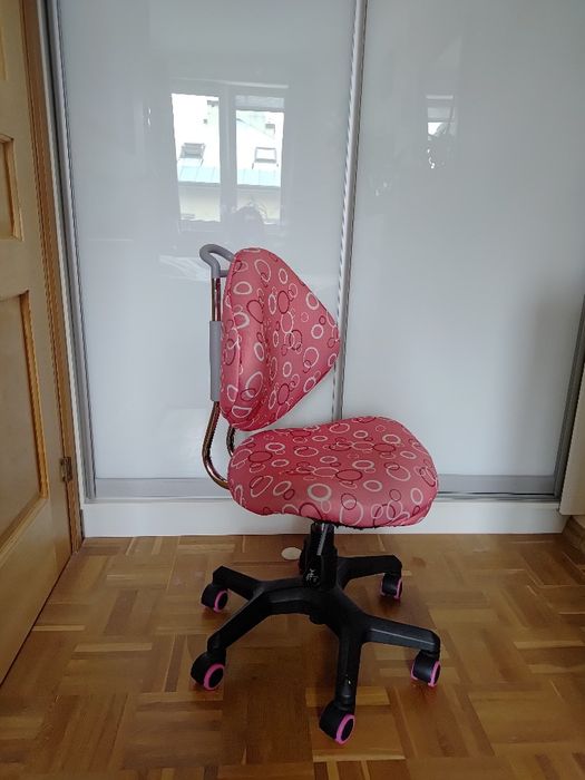 Krzesło do biurka dziecięce