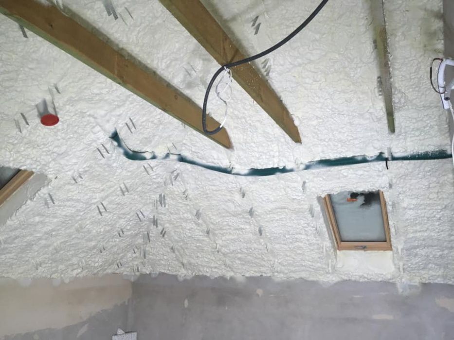 Piana icynene, ocieplenie poddasza, natrysk piany, pianka PUR
