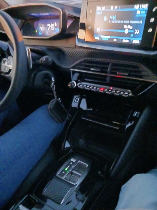 PEUGEOT 2008 semi-novo