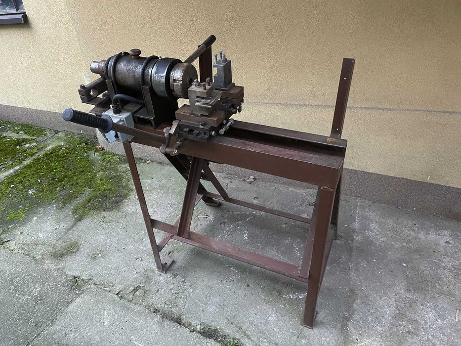 Tokarka przelotowa do drewna