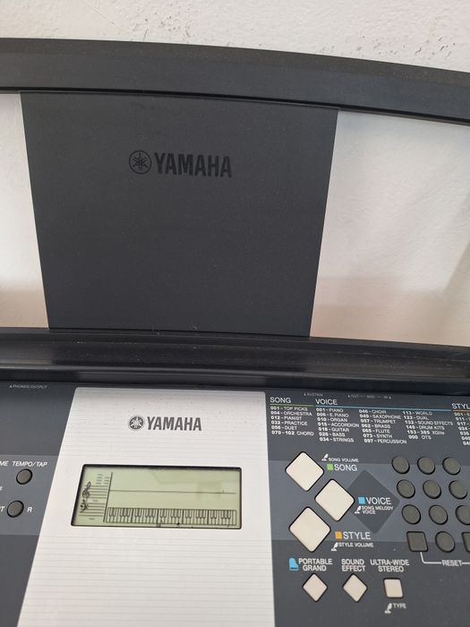 Keyboard Yamaha YPT-230 ze stojakiem