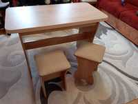 Меблі кухонні стіл довжиною1 м і 4 табуретки