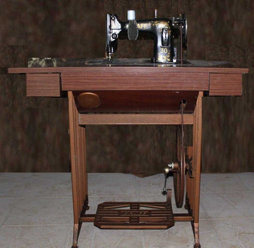 Máquina de costura antiga da PFAFF