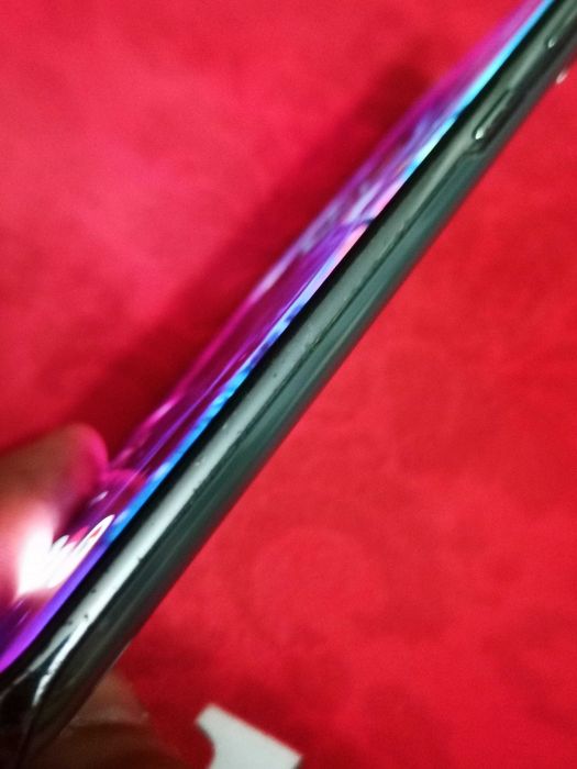 Samsung S20 com pequenas marcas na lateral dedo a capa