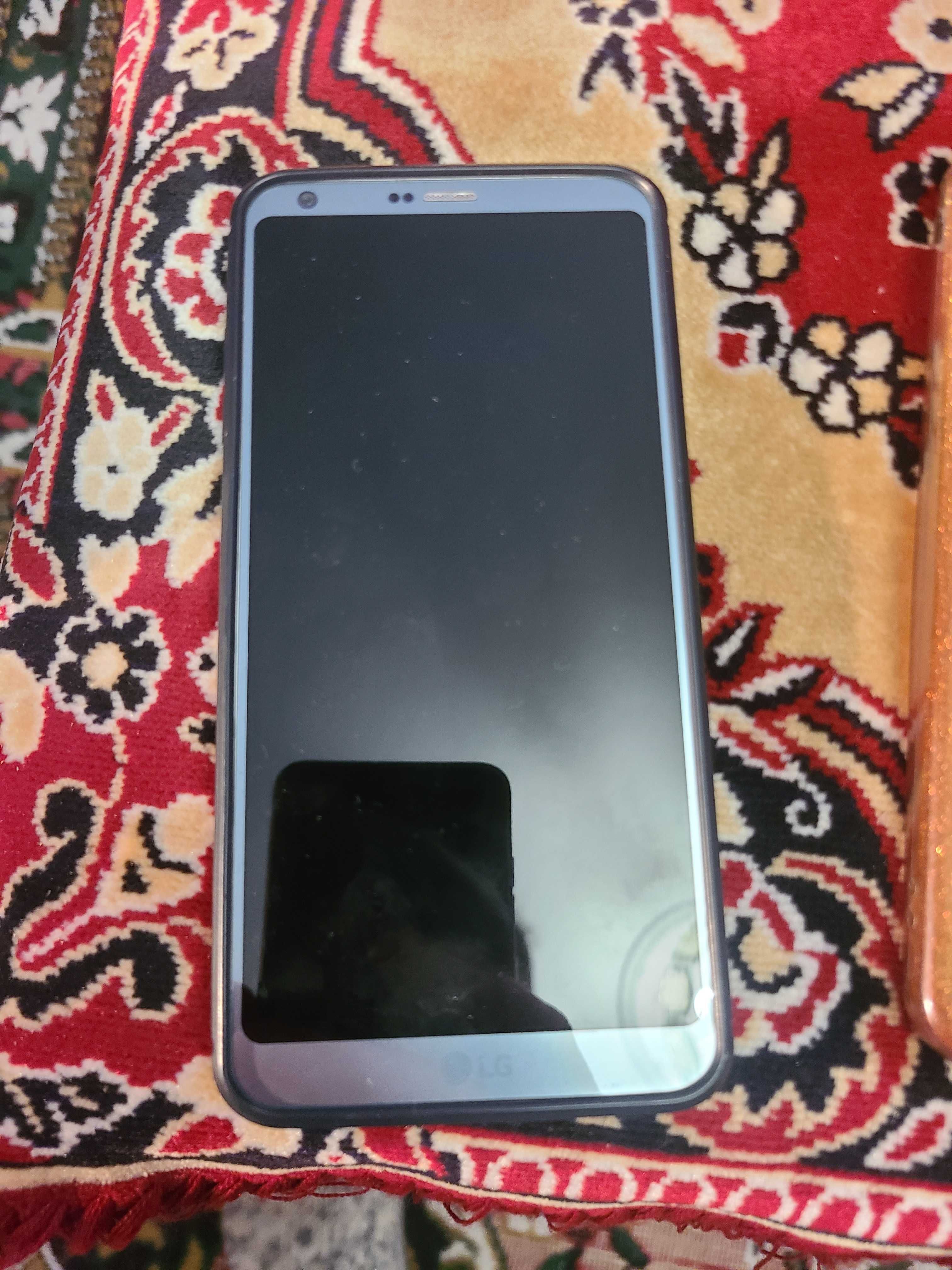 Телефон LG G6 в дуже гарному стані