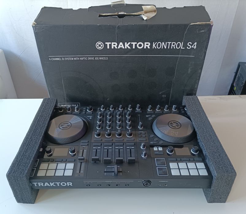 Controlador traktor S4 mk3