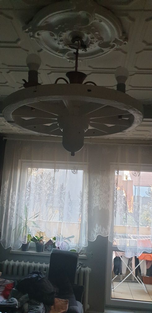 Lampa vintage z koła od bryczki