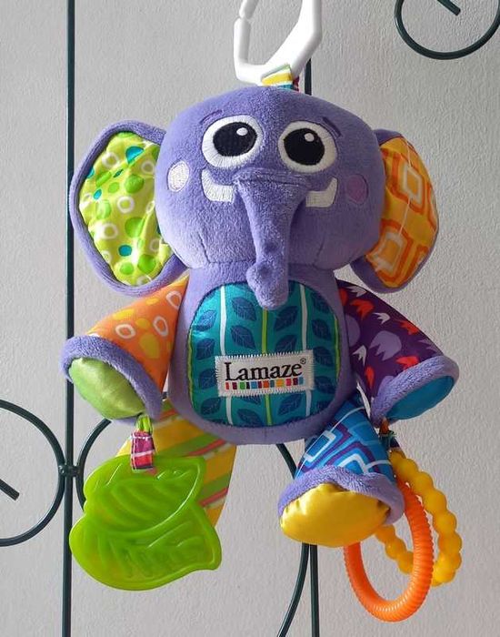Pluszowa sensoryczna zawieszka, fioletowy Słonik  Tomy Lamaze