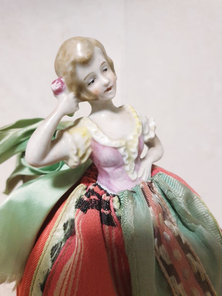 Linda antiga boneca "half doll" de pó de arroz em porcelana alemã