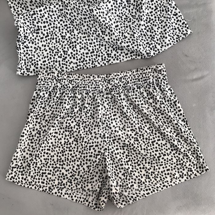 ROUPA MULHER - Várias camisas, tops, blusas, calções