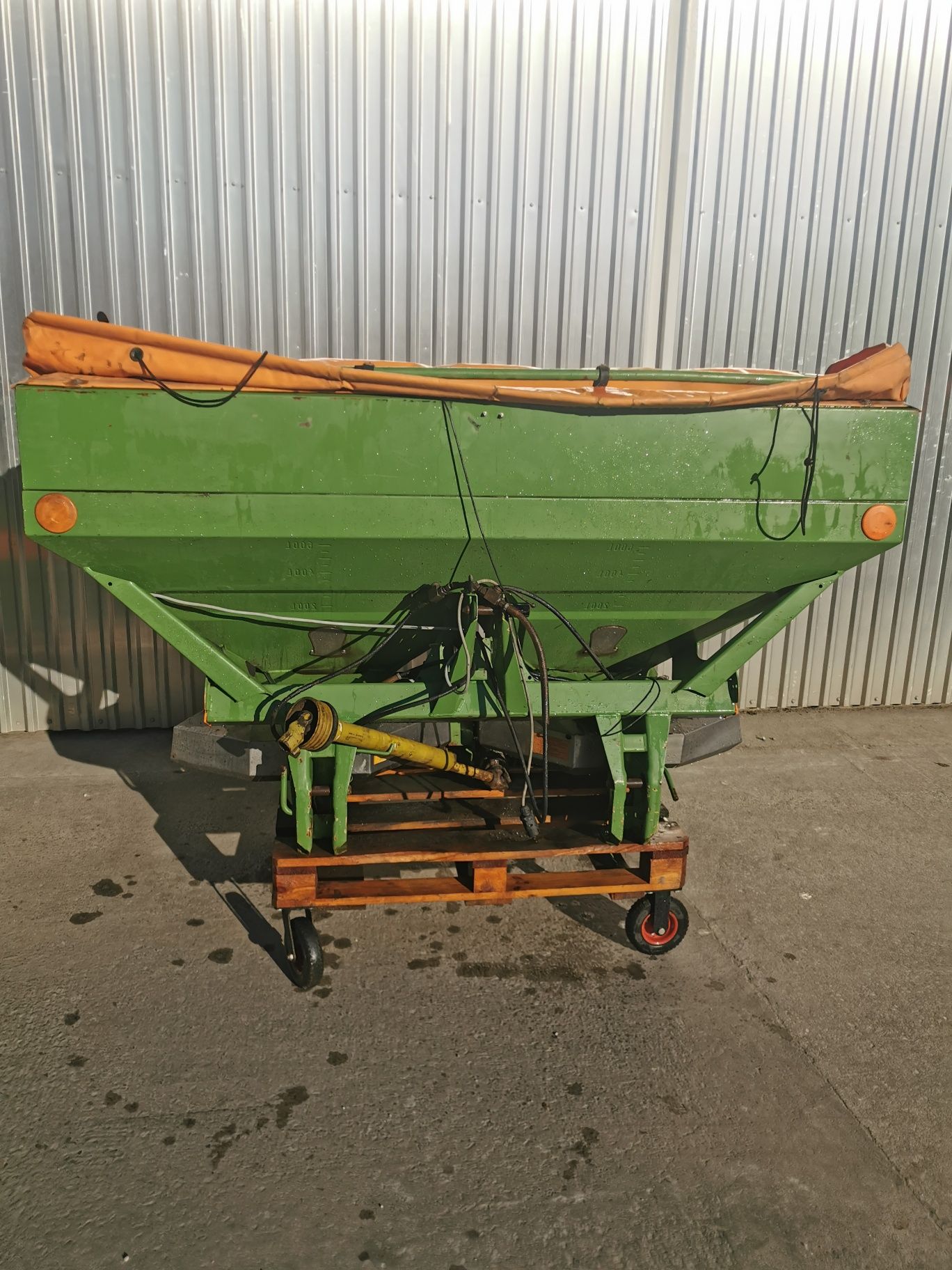 Rozsiewacz AMAZONE ZA-M II 1500kg plus nadstawka 3000kg okazja