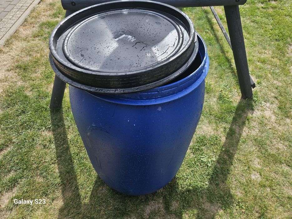Beczka plastikowa 200 litrów z obejmą