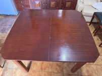Mesa de sala sem cadeiras