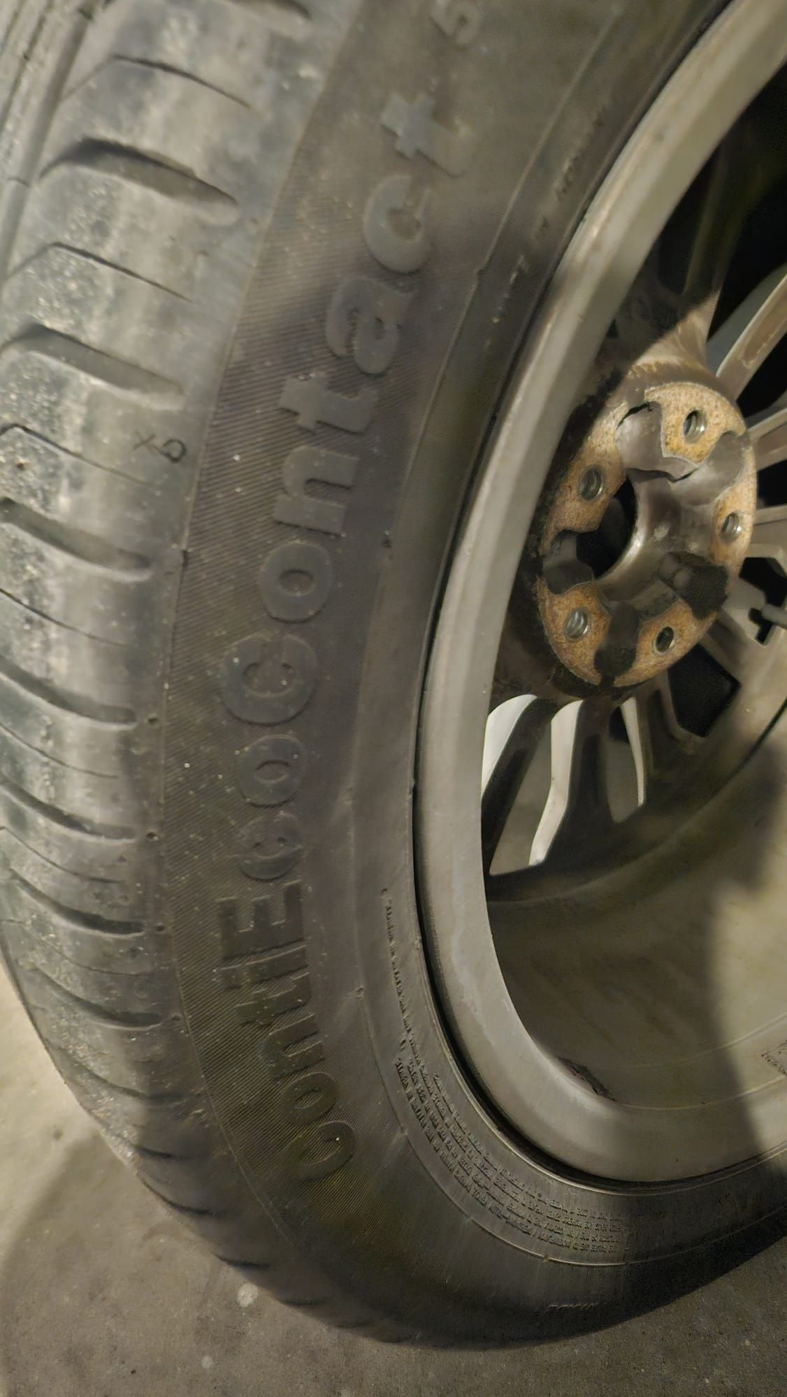 Komplet opon letnich Continental 215/55 R17 V