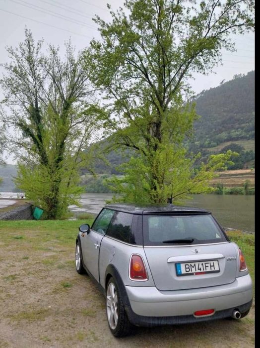 Mini Cooper 1.6 a GPL/gasol.