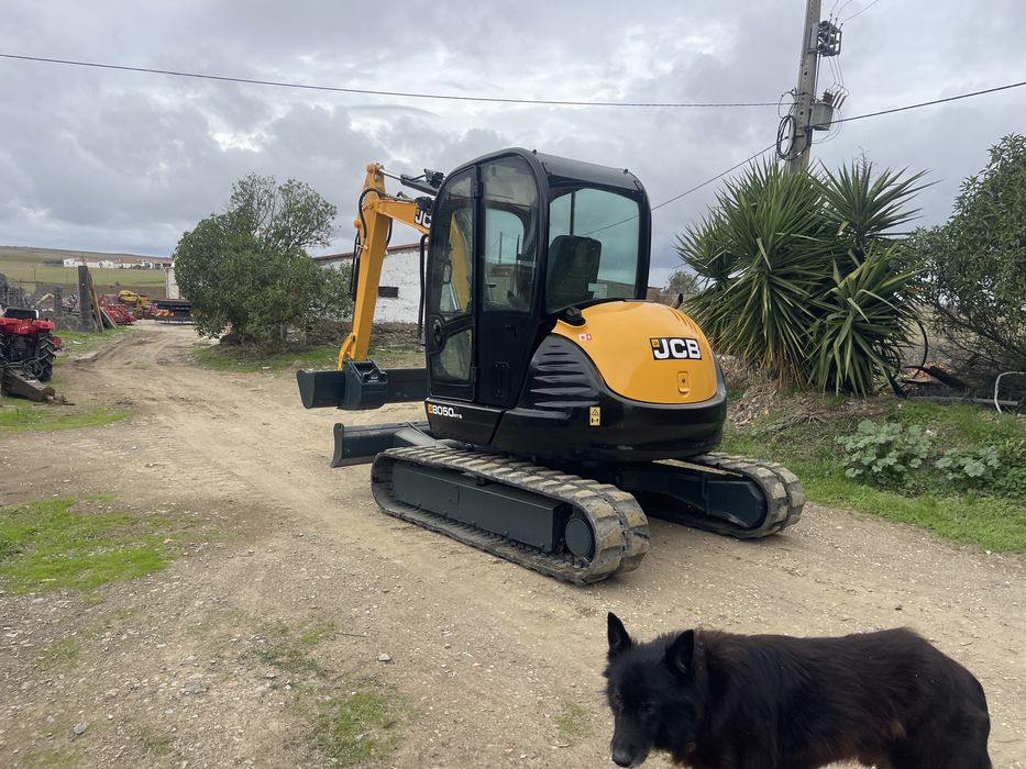 JCB 8050RTS (5.4T), 2015, 4100h, CE, Engate rapido/2 baldes. Impecável