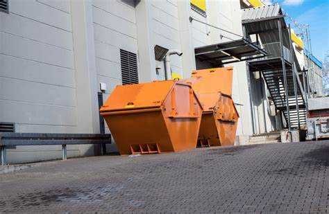 Wywóz gruzu, odpadów. Wynajem kontenerów. Kontenery na gruz Wrocław