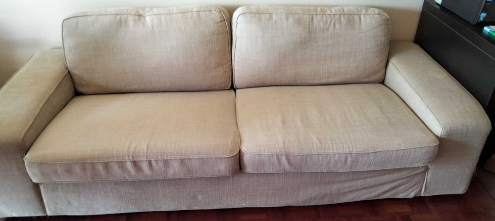 Sofá e repousa pés