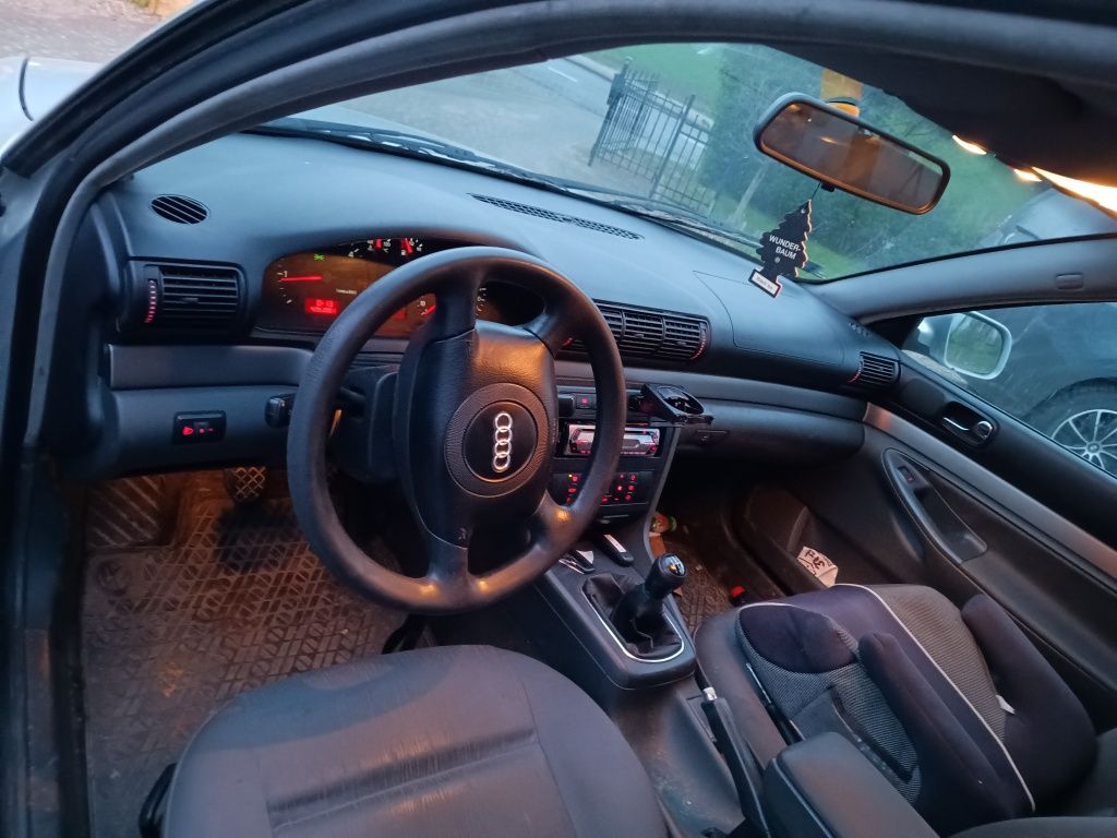 Audi A4 B5 1.9tdi 110KM lift kombi hak 99r