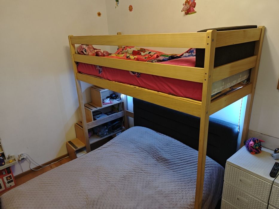 Łóżko piętrowe z materacem