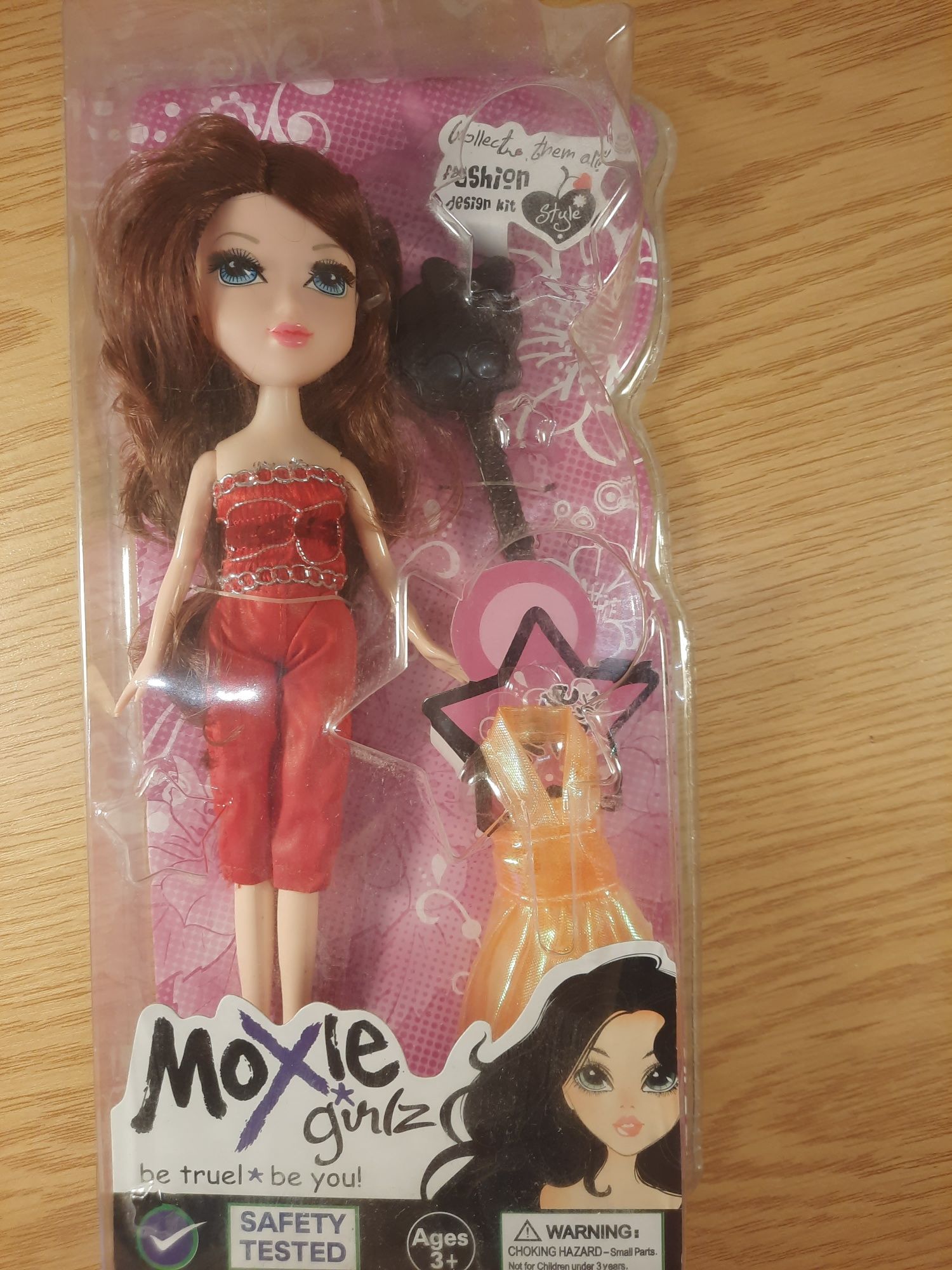 Лялька з аксесуарами та сукнею "MOXIE"