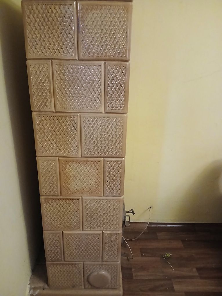 Piec kaflowy w dobrym stanie