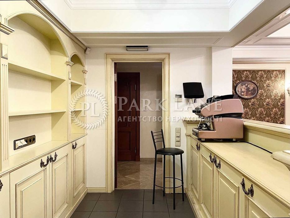 Продам маєток в центрі міста, вул. Володимирська 49б