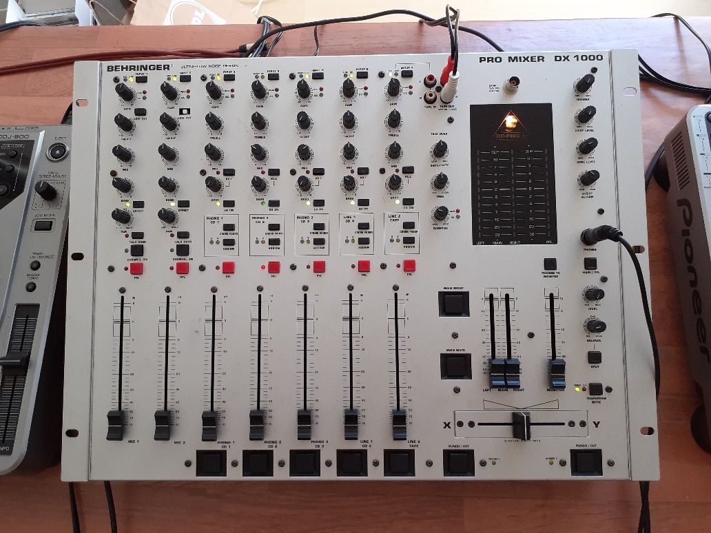 Vendo/Troco Mesa Mistura Behringer Pro DX 1000