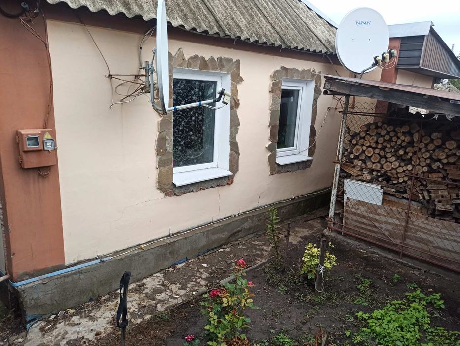 Продам 2 будинка в одному дворі з усіма зручностями..