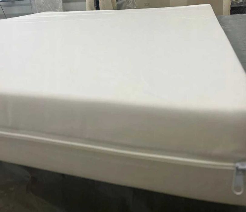 Materac 140 x200 z pokrowcem H3 średnio twardy