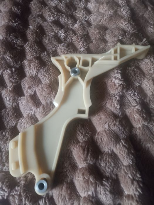 Автозапчастини .