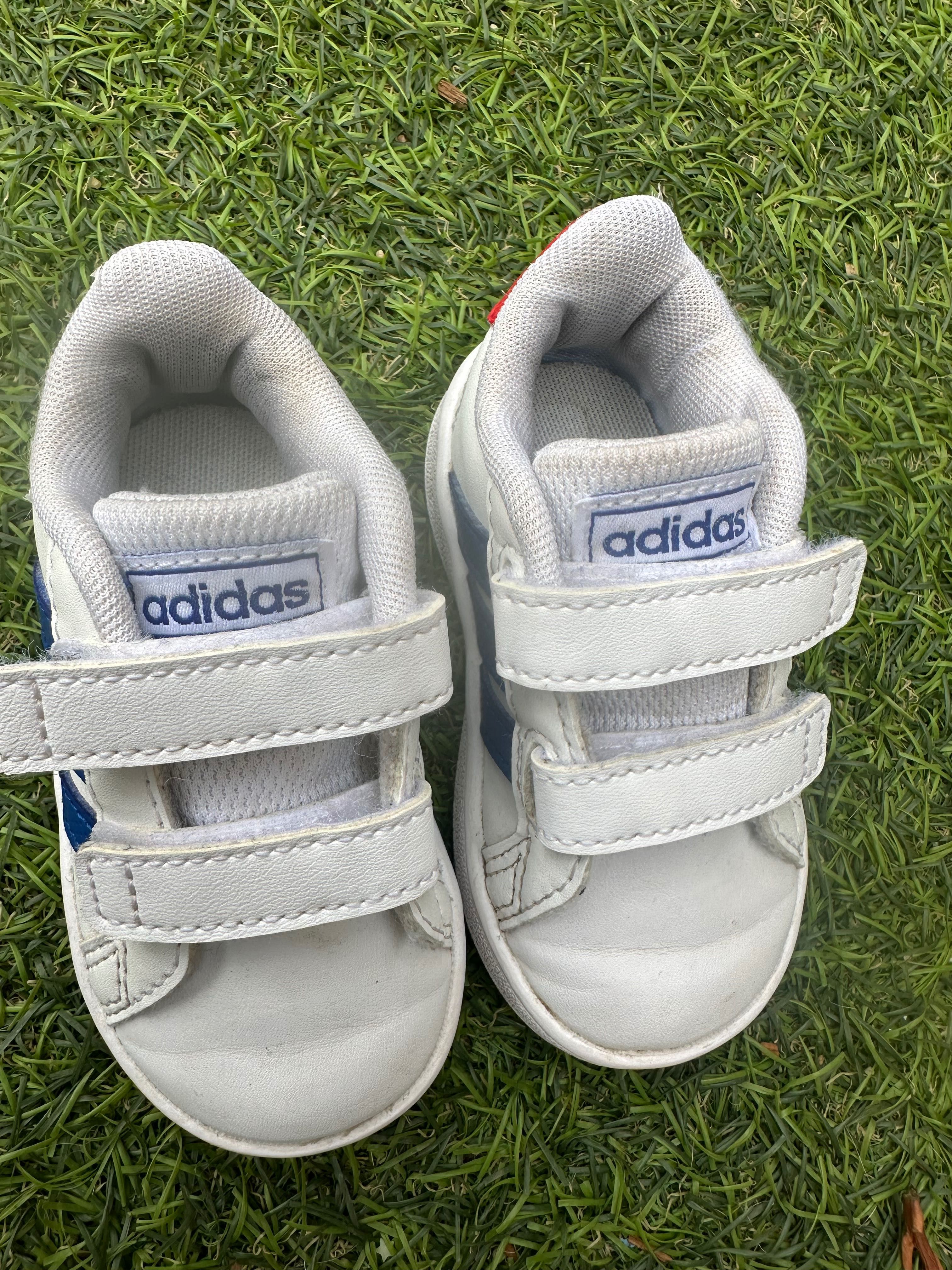 Sapatilhas Adidas - primeiros passos/ Unisexo