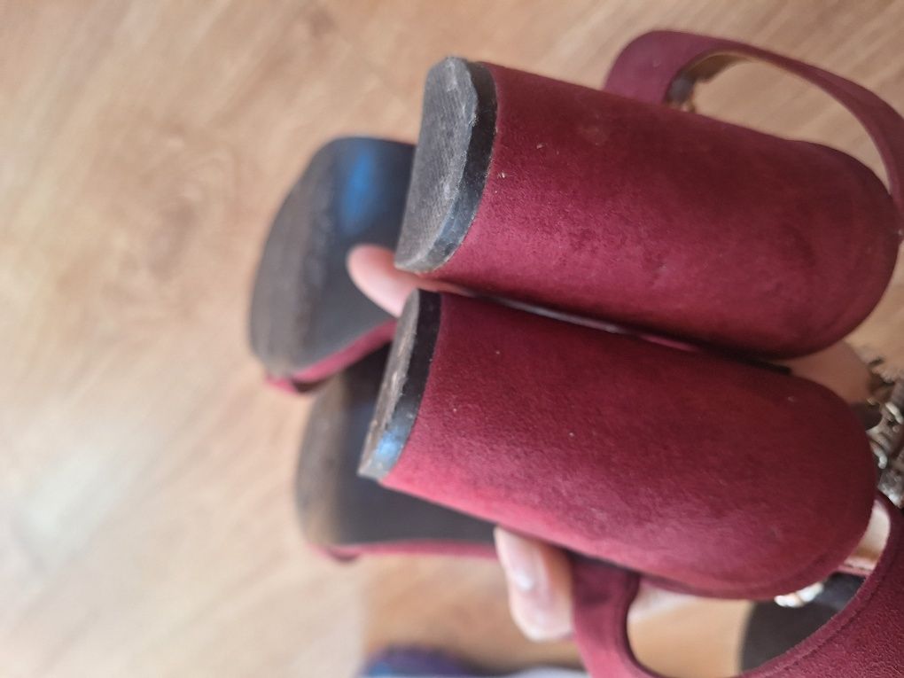 Buty sandalki pdkryte na klocku bez palców na lato bordowe z paseczkie