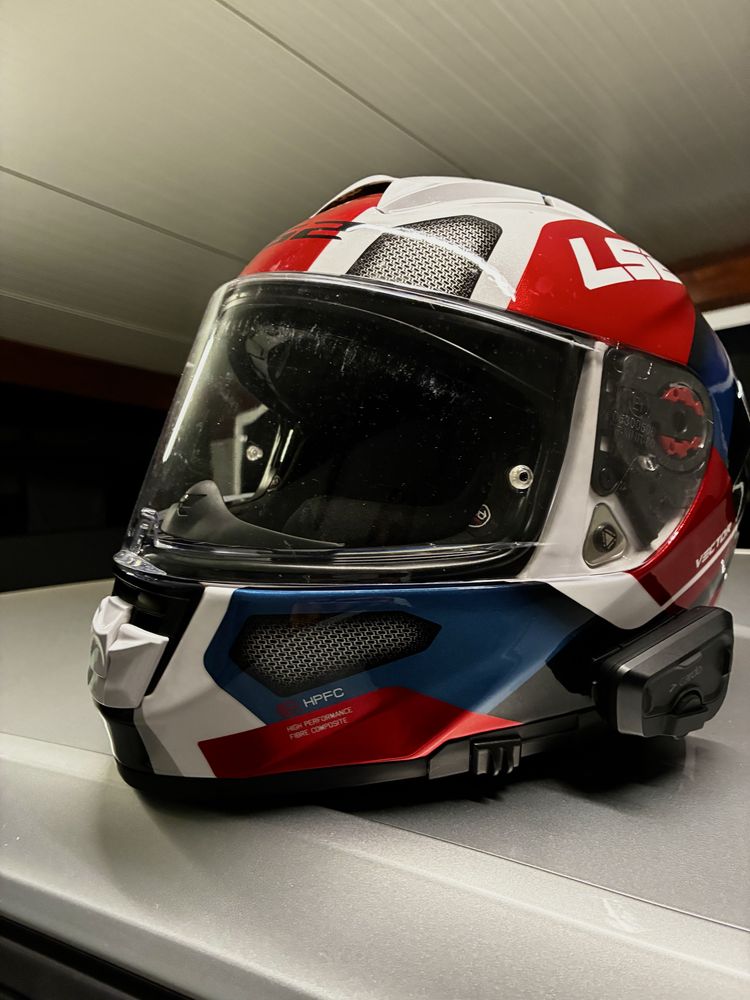 Capacete LS2 Vector com Intercomunicador Cardo Freecom