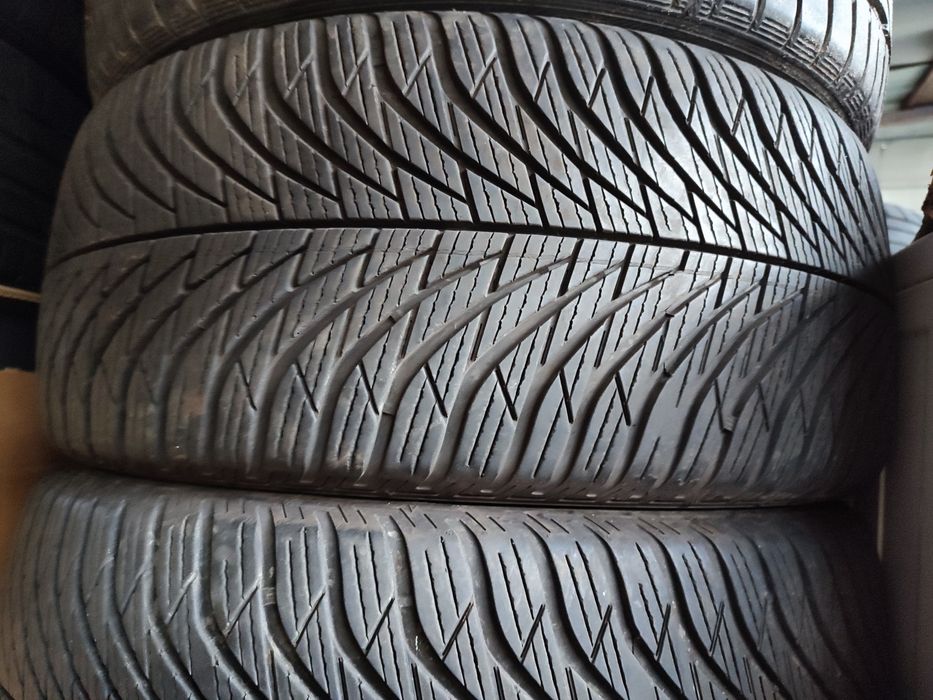 Шини Фулда, всесезонні; 225/45/17, гарна свіжа пара , з Німеччини