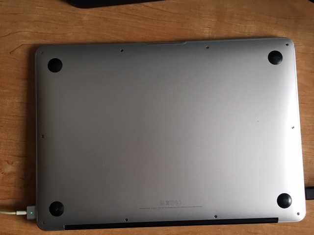 Laptop Macbook Air 13 " Intel Core i5 8 GB / 128 GB srebrny