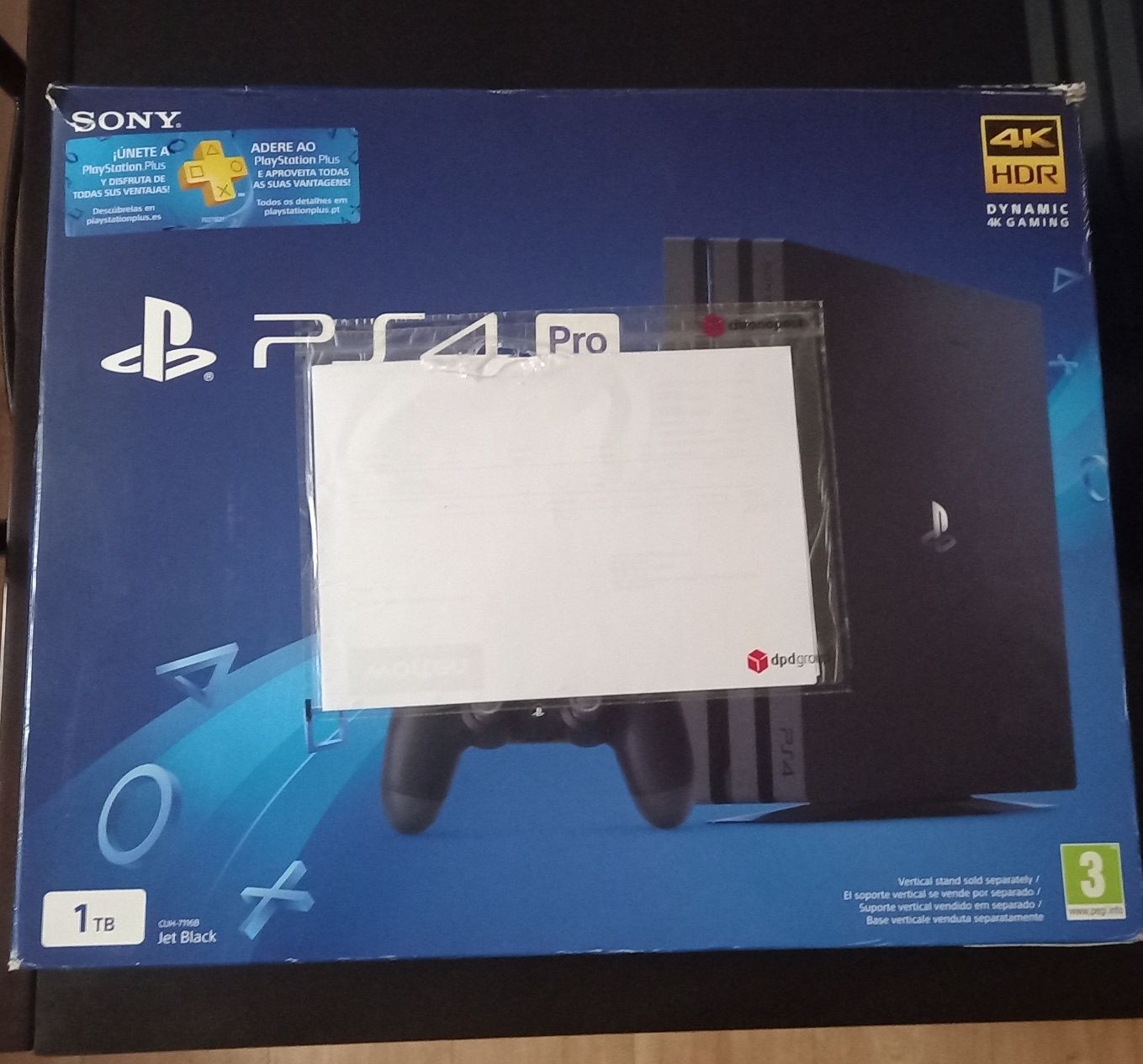 PS4 Pro 1 TB + 2 comandos + jogos / Filmes (ainda na caixa original)