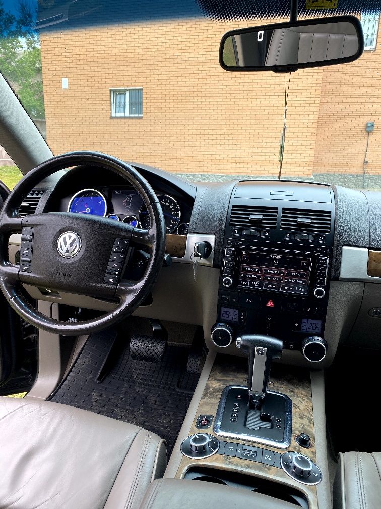 Продам чудовий автомобіль wv Туарег