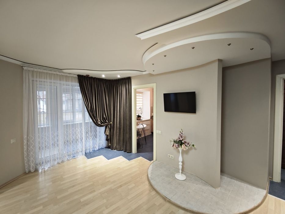 2к квартира з дизайн-проектом, та власним підвалом