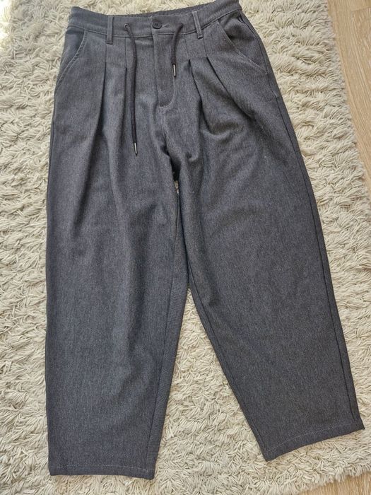 Трендові широкі сірі штани під класику cropp