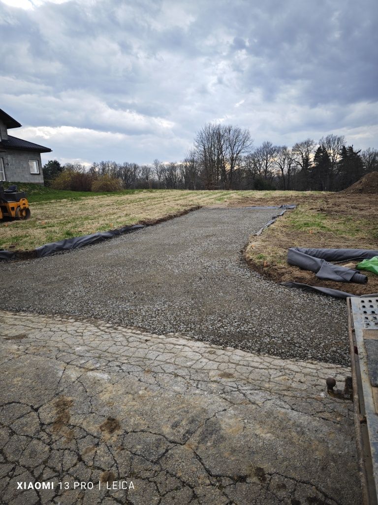 Usługi koparką transport wyburzenia