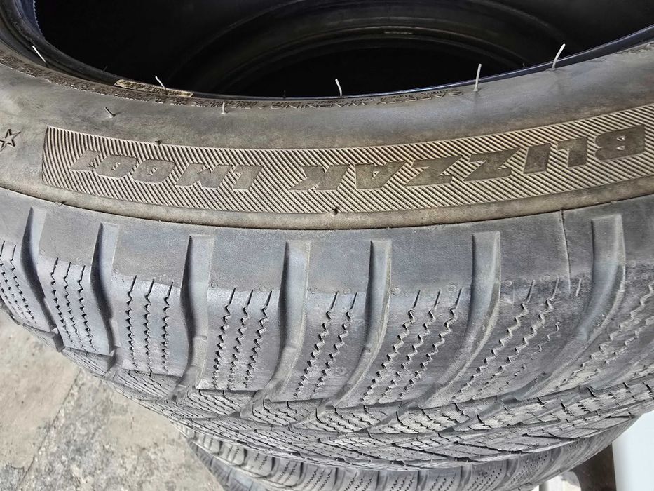 4xBridgestone Blizzak LM001 275/45R20 110 V XL Run Flat