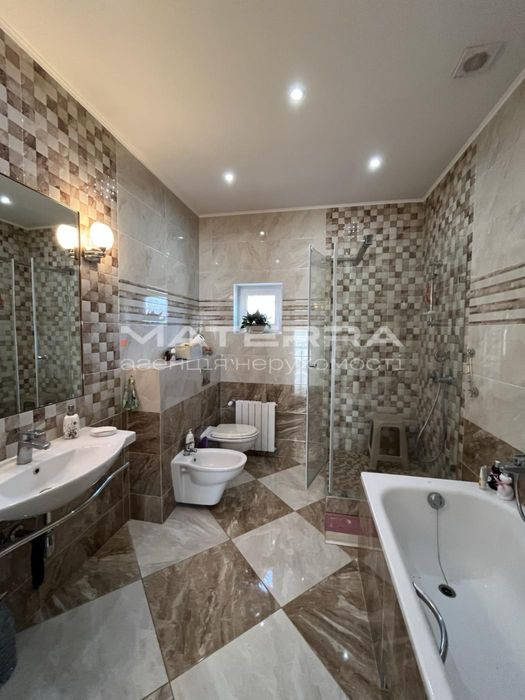 Продаж сучасного будинку в Забірʼє 1 лінія від лісу