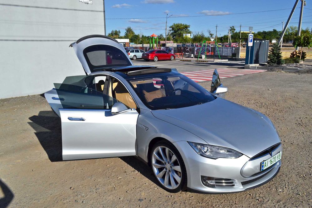 Продам Tesla Model S P85+