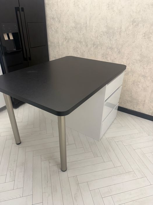 Продам стол